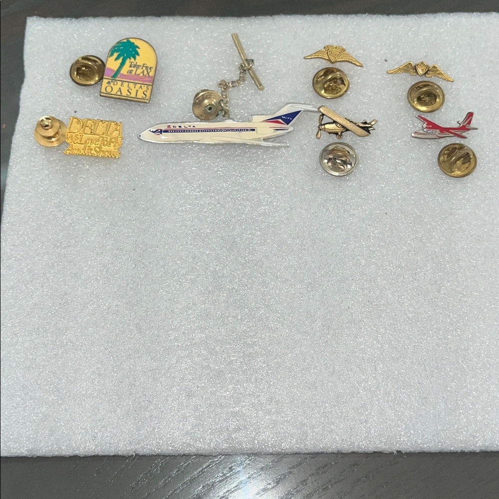 Lot of 7  Vintage airline pins Delta AOPA tie tacks